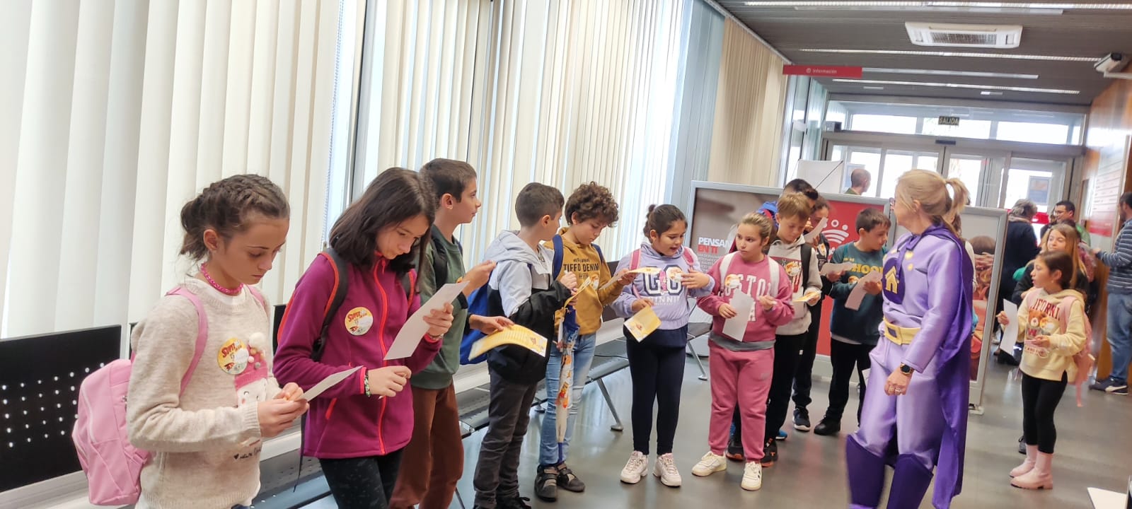 Alumnos de primaria de Burguillos del Cerro visitan el OAR