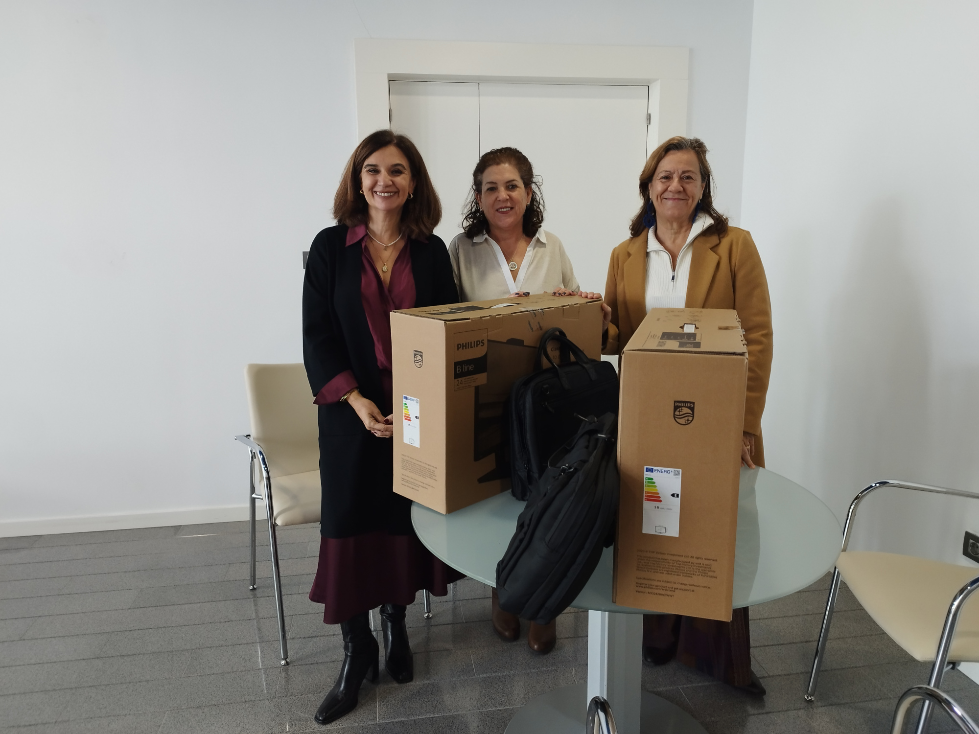 El OAR dona equipos informáticos a la Fundación Atabal para impulsar proyectos educativos y de desarrollo sostenible